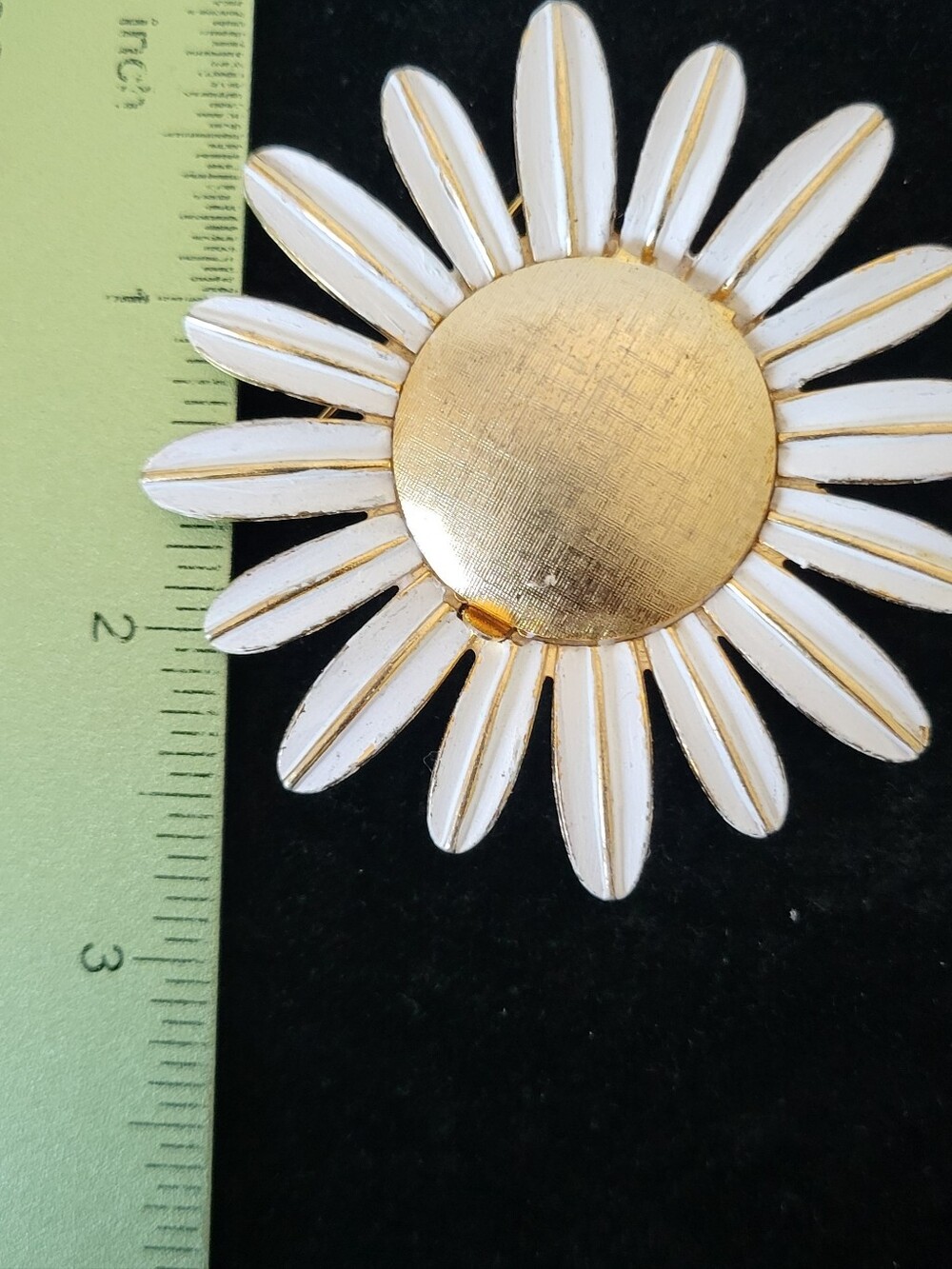 Vintage Avon Gold & White Daisy Statement Brooch - Women Jewelry - Picture 3 of 4